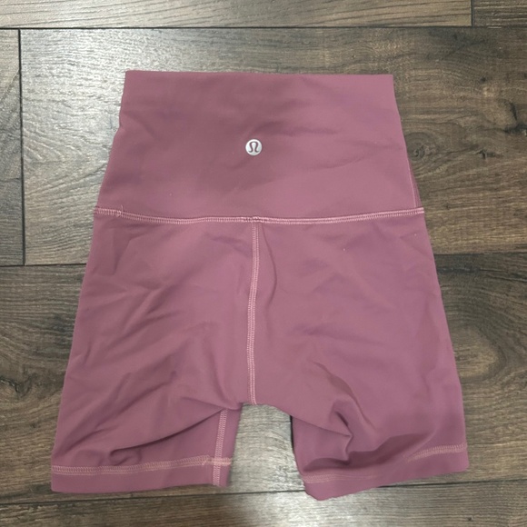 Lululemon Size 0 Plum Wunder Train Biking Shorts 4 Inch Inseam - Picture 1 of 3